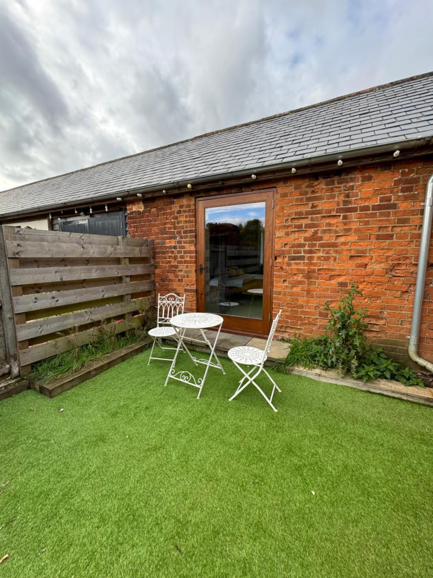 Brick Barn Villa Halstead  Exterior photo